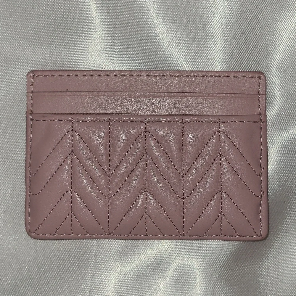 Coach Mauve Quilted Leather Card Holder with Silver Hardware 4.25×3 - Picture 2 of 5
